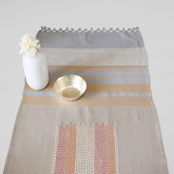 <span> Nodi </span> Table Runner